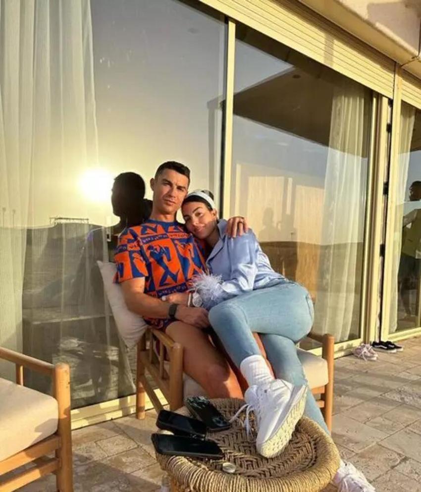 Ronaldo’nun sevgilisi Georgina Rodriguez bikinili pozlarını paylaştı!