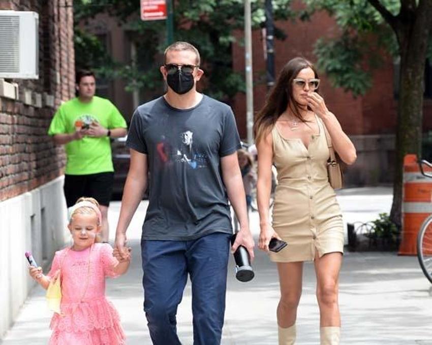 Irina Shayk'ın Formula 1 tarzı 'uygunsuz' bulundu! 'Lütfen daha normal giyin'
