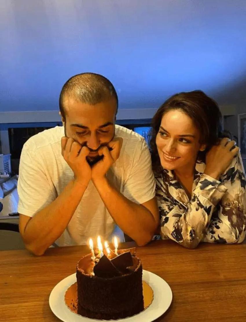 Ezgi Mola nikah sonrası paylaştı! Gelinliğine yorum yağdı