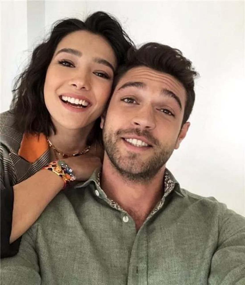 Arkadaşız demişlerdi! Aybüke Pusat ile Furkan Andıç birlikte tatile çıktı!