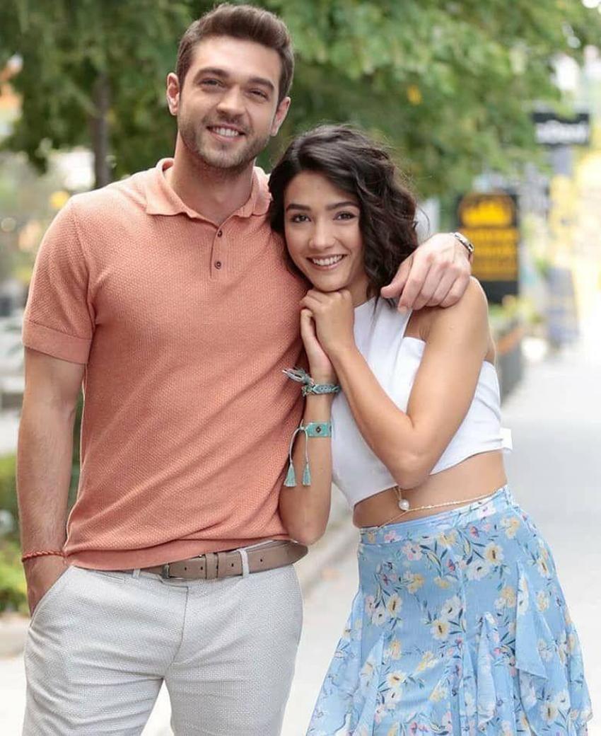 Arkadaşız demişlerdi! Aybüke Pusat ile Furkan Andıç birlikte tatile çıktı!