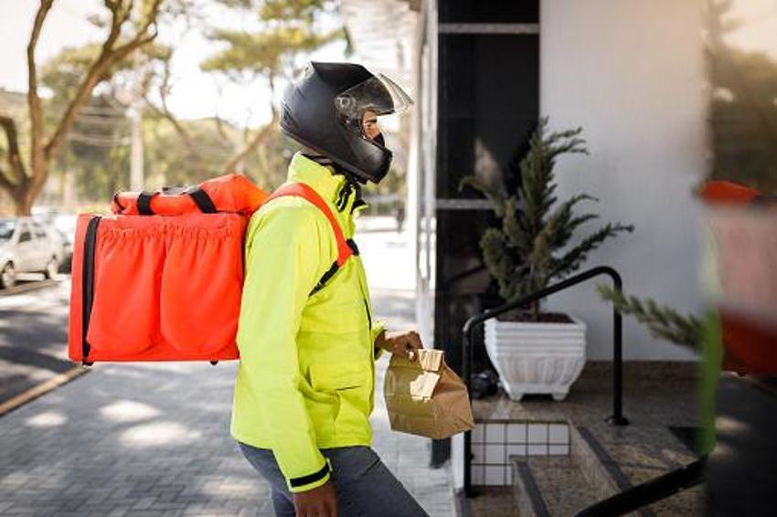 Moto kuryelerin geliri dudak uçuklattı! 1000 personel alınacak