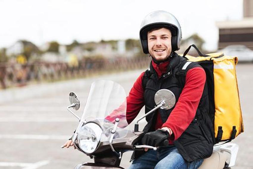 Moto kuryelerin geliri dudak uçuklattı! 1000 personel alınacak