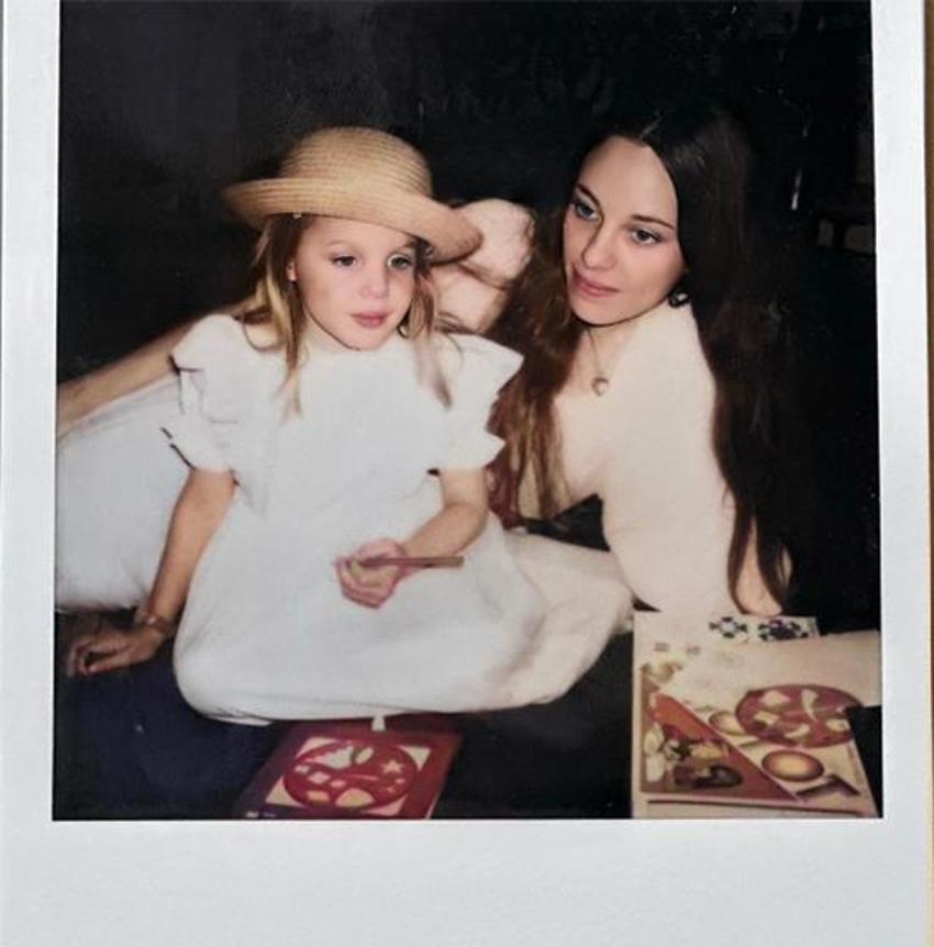 'Annem yaşasaydı yarın doğum günü olacaktı' Ünlü oyuncunun acı anısı!