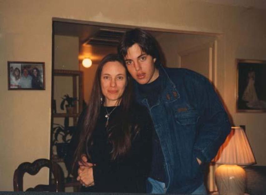 'Annem yaşasaydı yarın doğum günü olacaktı' Ünlü oyuncunun acı anısı!