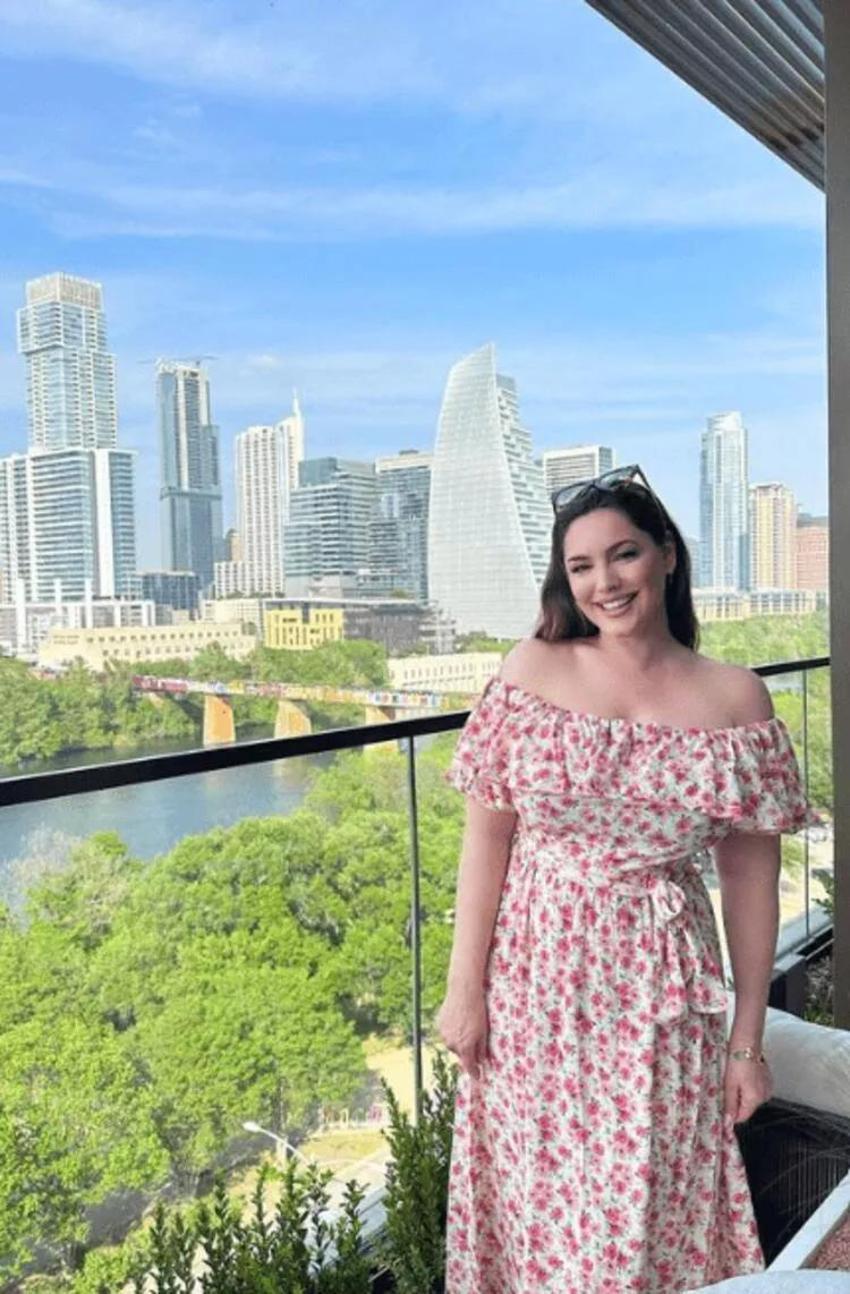 Kelly Brook'tan şaşırtan açıklama: Takipçilerim üstsüz fotoğraflarımı görmek istiyor