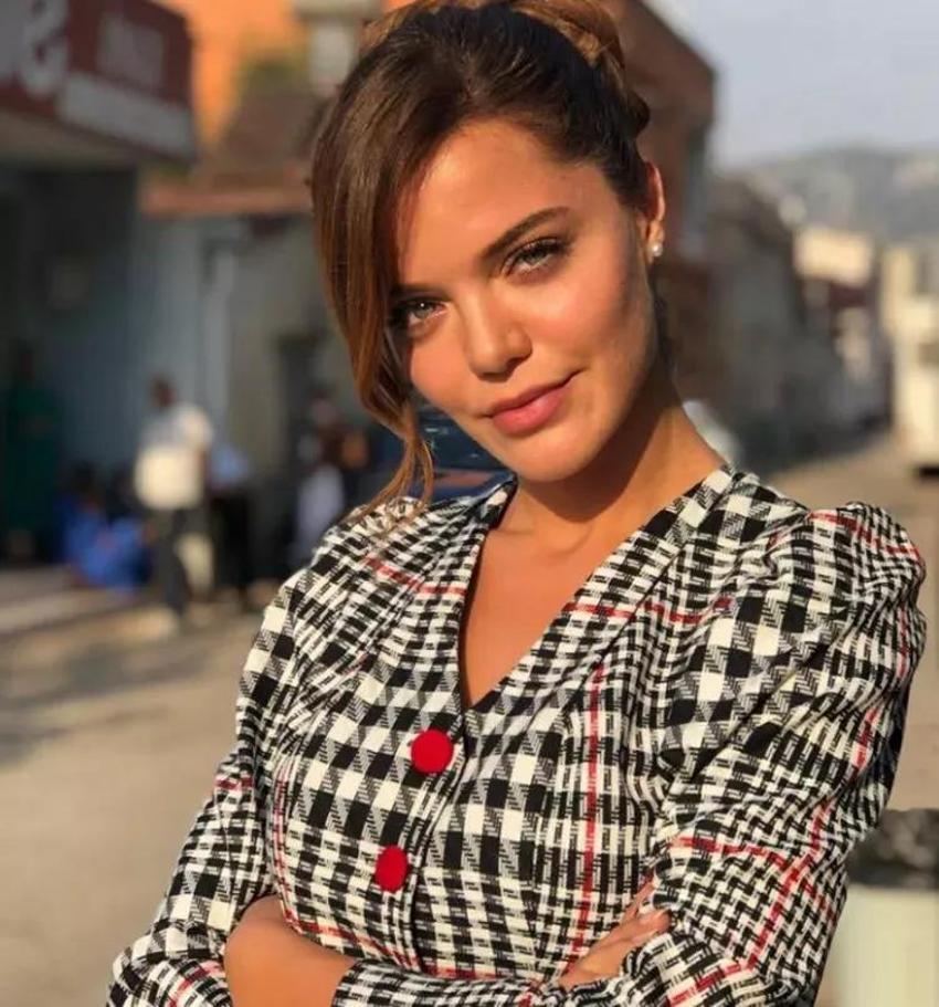 İzel, Photoshop'u abartınca takipçileri tepkisiz kalamadı: Kendisi olduğuna inanıyor mu?