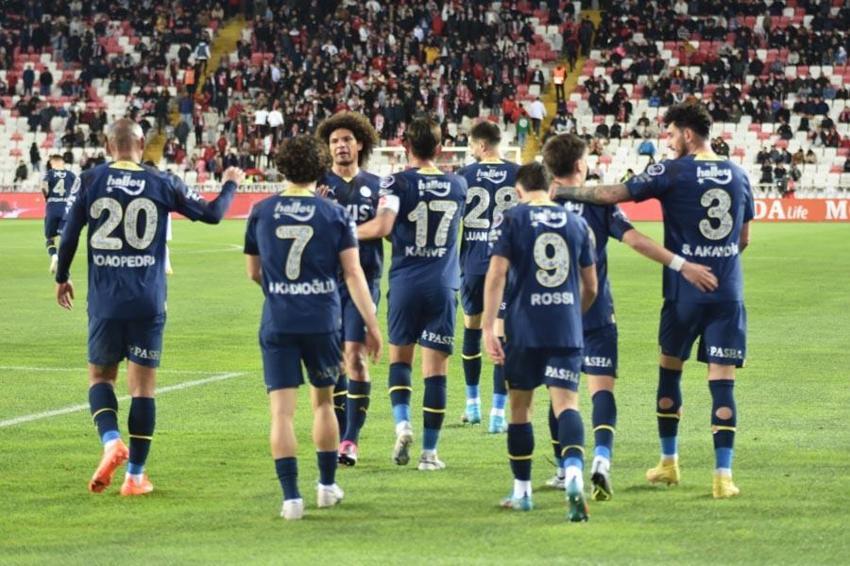 Fenerbahçe'de tarihi değişim! Hepsi gönderiliyor...