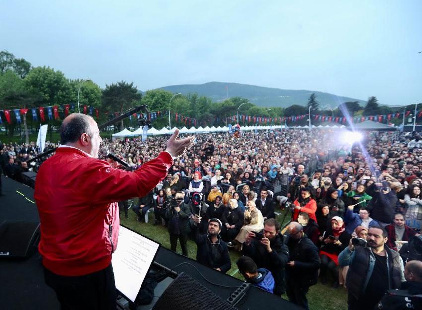 Konserde gençlere Anadolu Togg sürprizi! Sahneye böyle çıktı