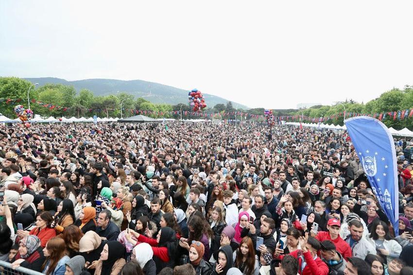 Konserde gençlere Anadolu Togg sürprizi! Sahneye böyle çıktı