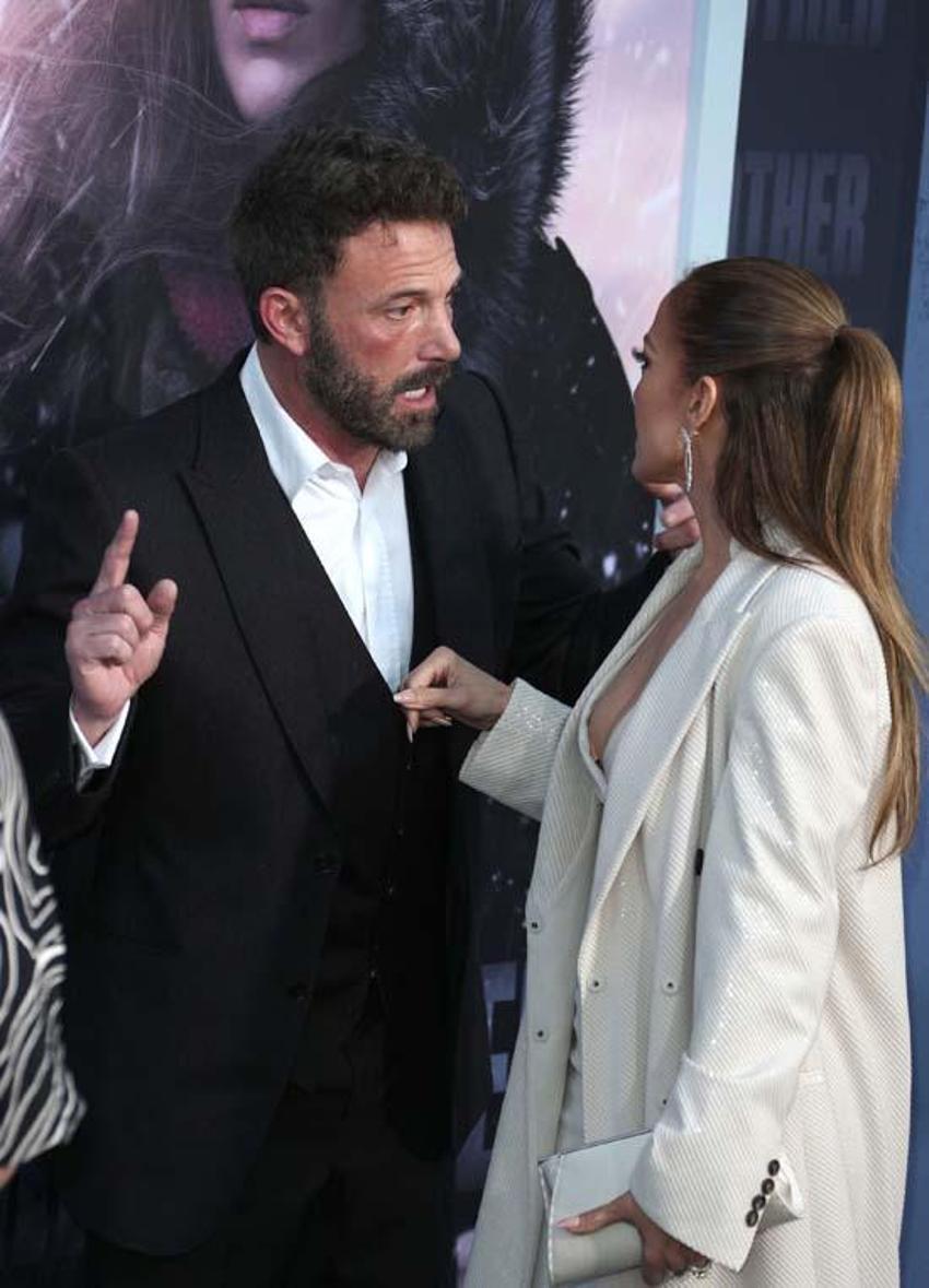 Jennifer Lopez ve Ben Affleck kırmızı halıda gerildi!
