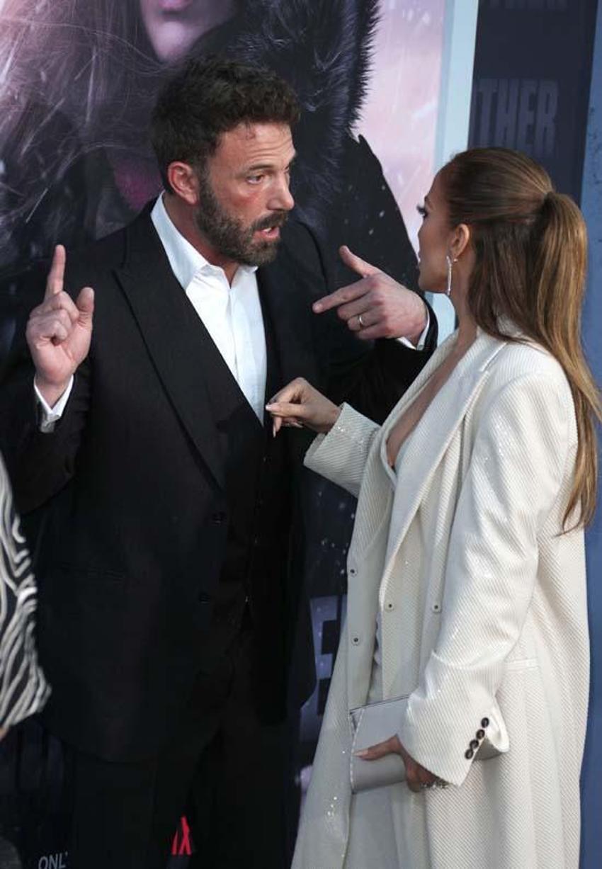 Jennifer Lopez ve Ben Affleck kırmızı halıda gerildi!