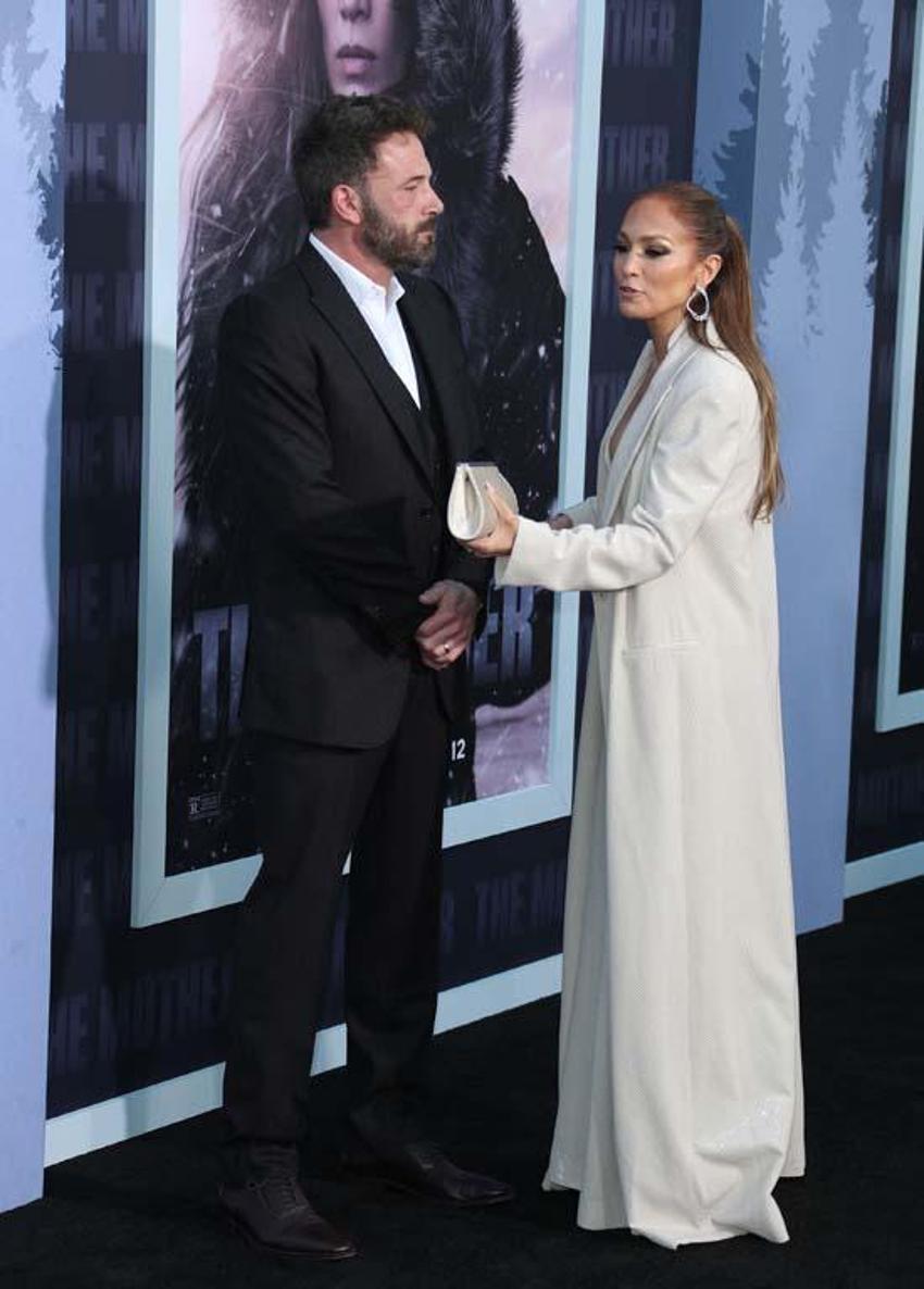 Jennifer Lopez ve Ben Affleck kırmızı halıda gerildi!
