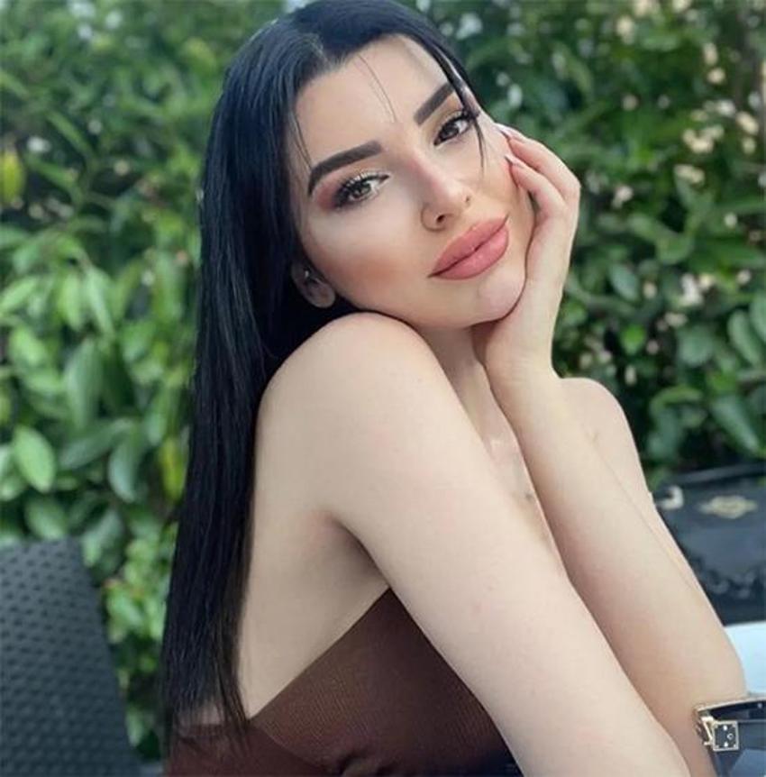 Aleyna Eroğlu dekoltesiyle dikkat çekti!
