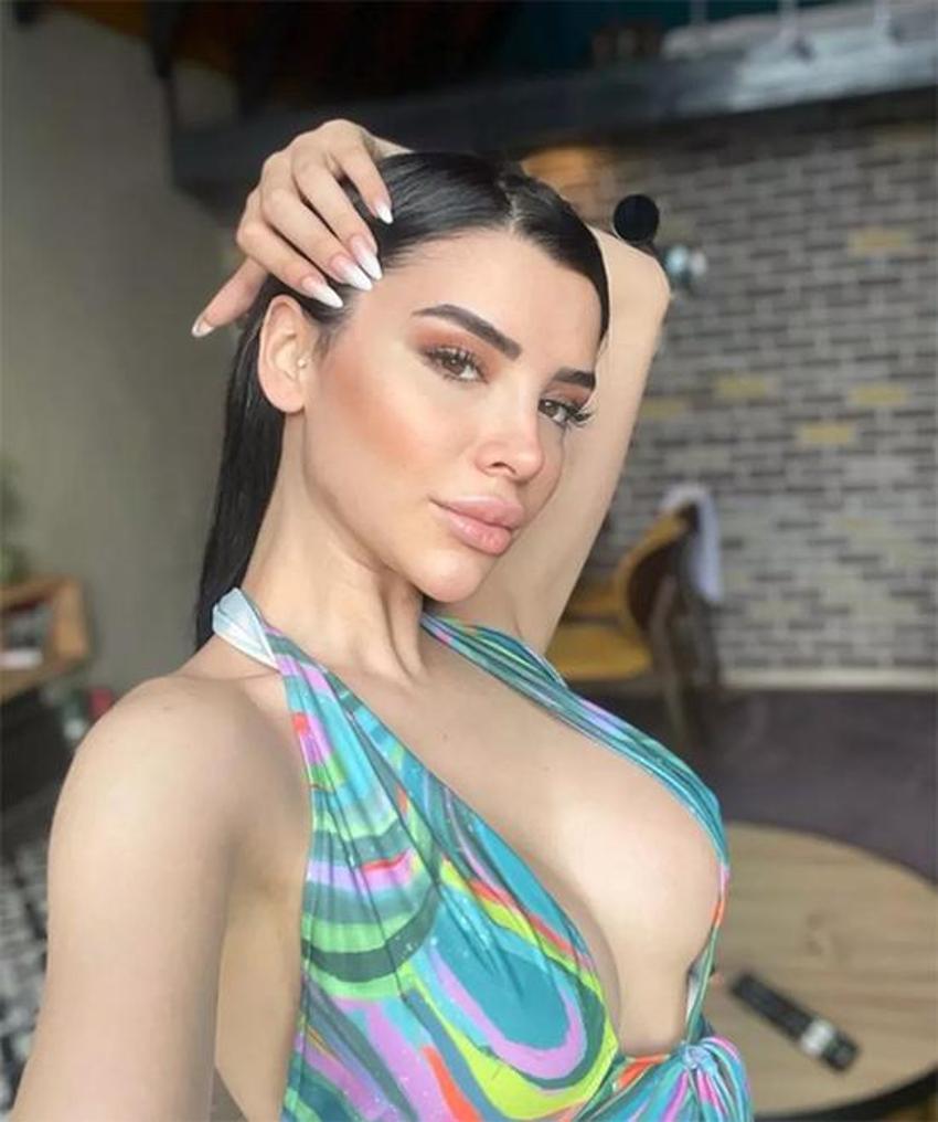 Aleyna Eroğlu dekoltesiyle dikkat çekti!