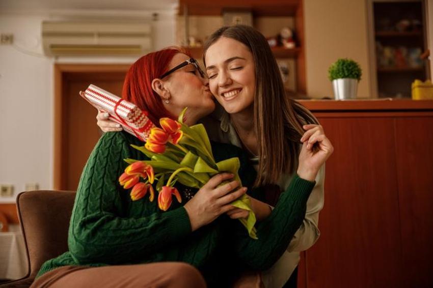 Şehit annelerine anneler günü mesajları-annesiz anneler günü sözleri! Anneler günü mesajı ve resimli 14 Mayıs Anneler Günü sözleri (anneler gününü sessiz kutlayın mesajları)