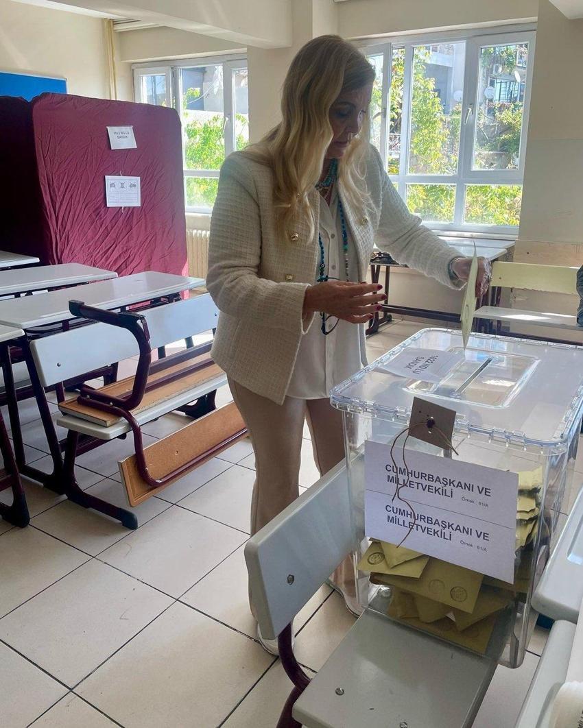 Ünlüler sandık başında!
