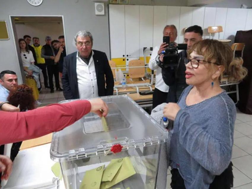 Ünlüler sandık başında!