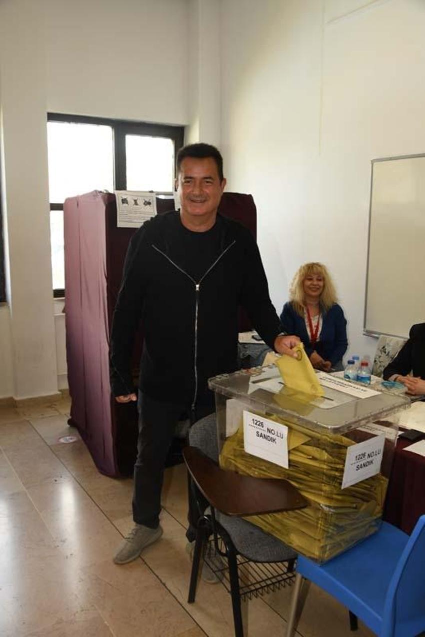 Ünlüler sandık başında!