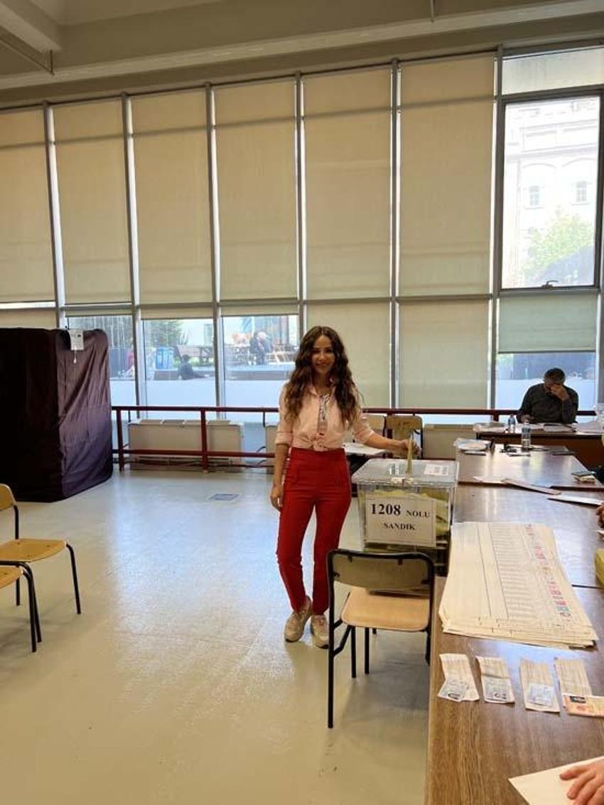 Ünlüler sandık başında!