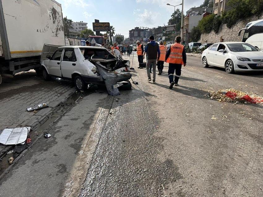 Hatay'da freni patlayan kamyon araçlara daldı: 3 ölü, 20 yaralı