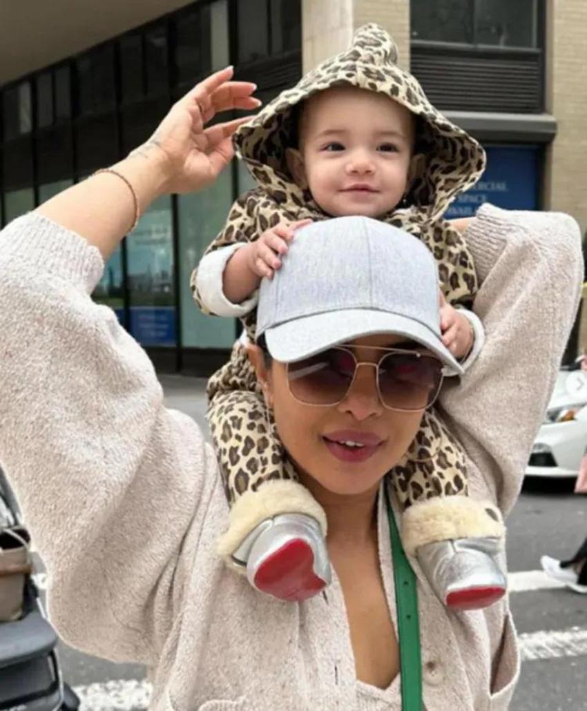 Priyanka Chopra'nın kızına giydirdiği bot çok konuşuldu! 'Tarzı benimkinden daha iyi'