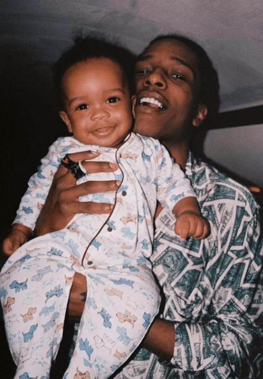 Rihanna ve rapçi ASAP Rocky'nin çifte kutlaması!