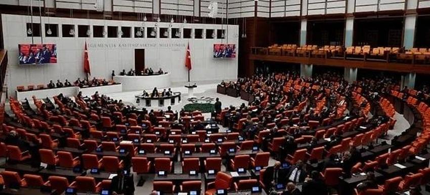 Milletvekili bakan olabilir mi? Milletvekili bakan olursa vekilliği düşer mi?