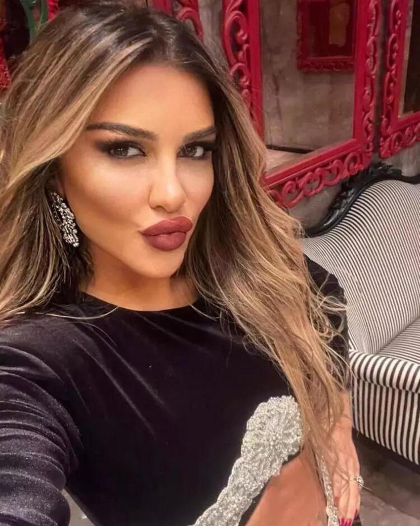 Selen Görgüzel'e bir tepki de Kayahan'ın kızı Beste Açar'dan geldi!