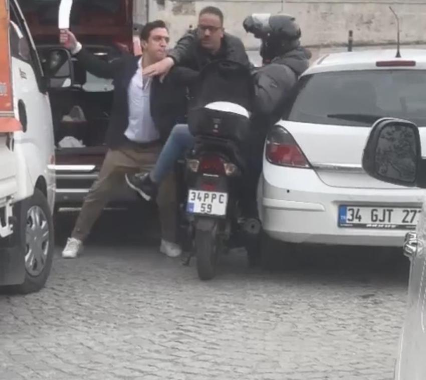 İstanbul'da yol ortasında satırlı dehşet! Küfür etti sonrası kabus 