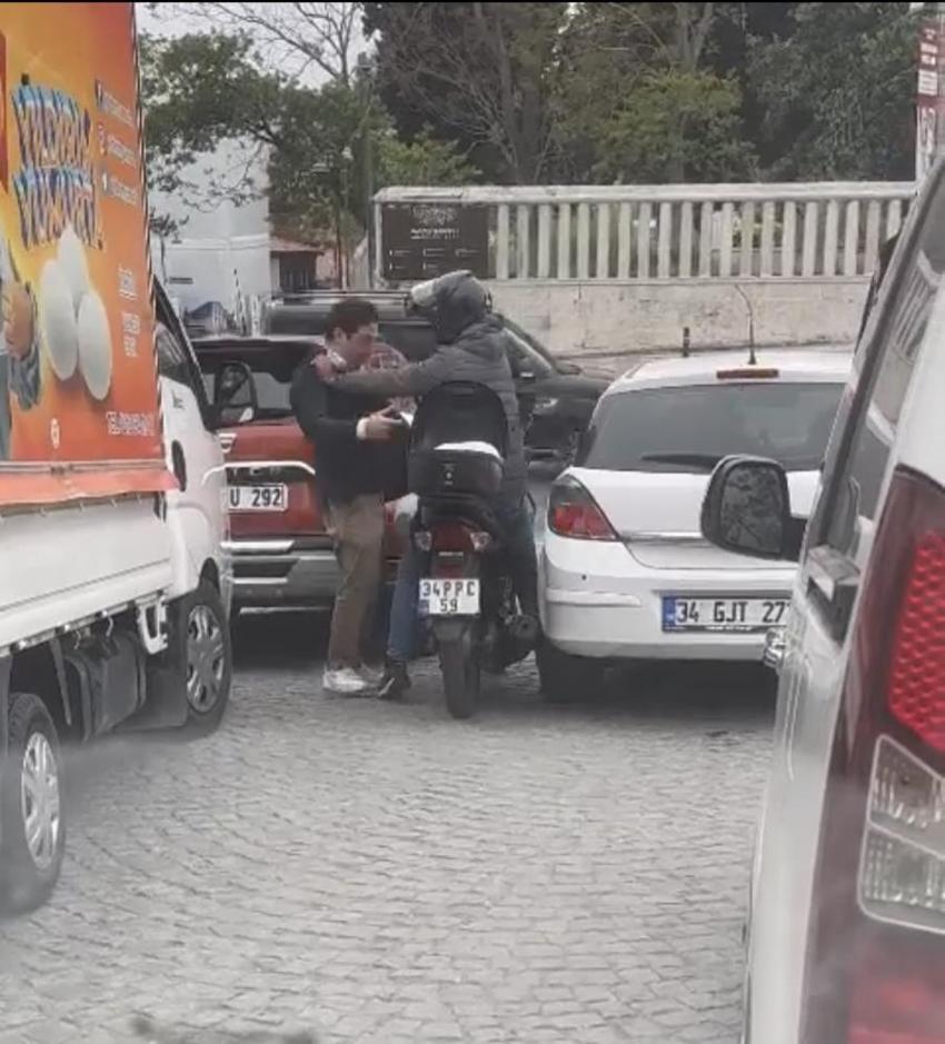 İstanbul'da yol ortasında satırlı dehşet! Küfür etti sonrası kabus 