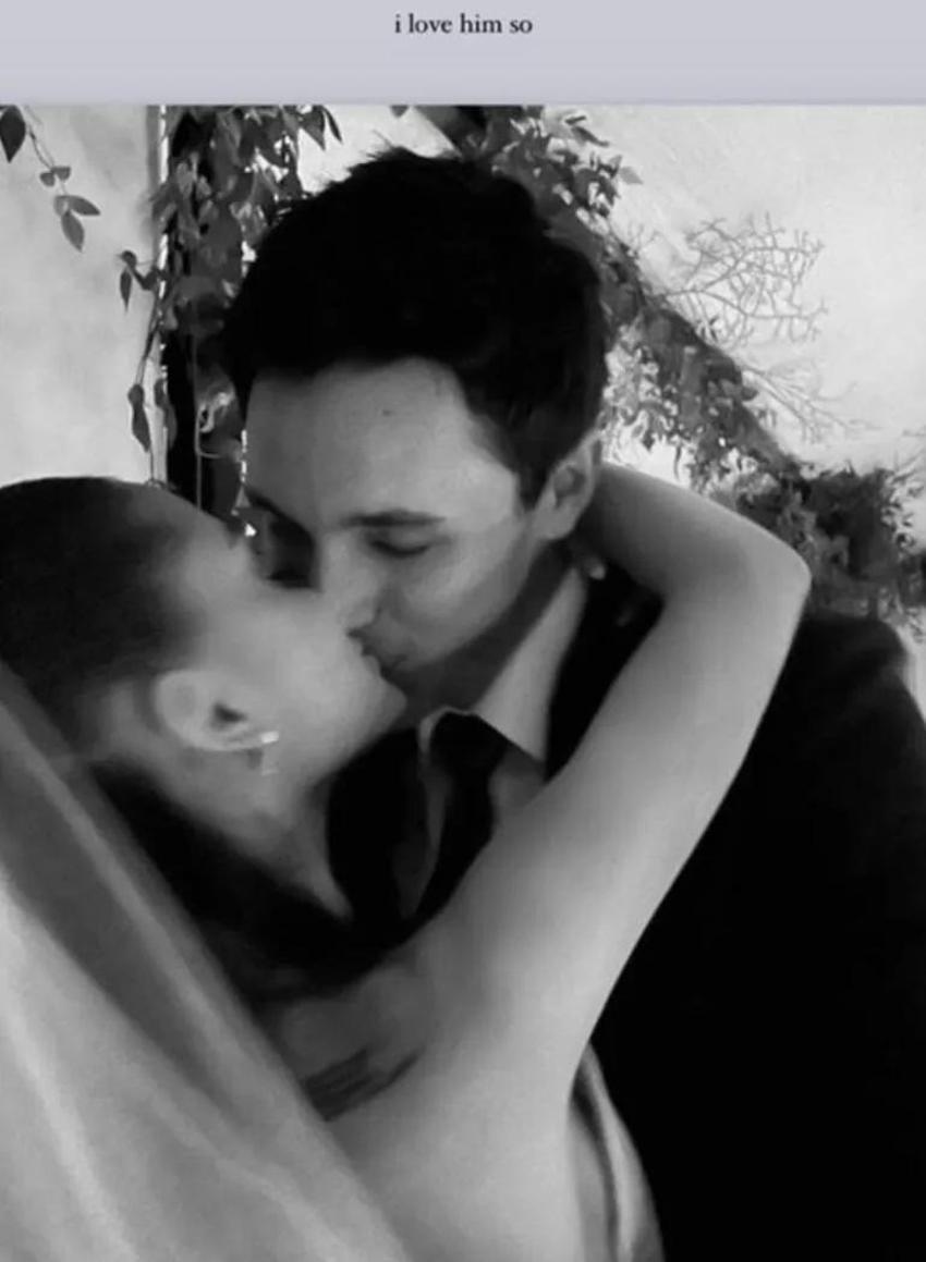 Ariana Grande evlilik yıl dönümünü romantik paylaşımla kutladı!