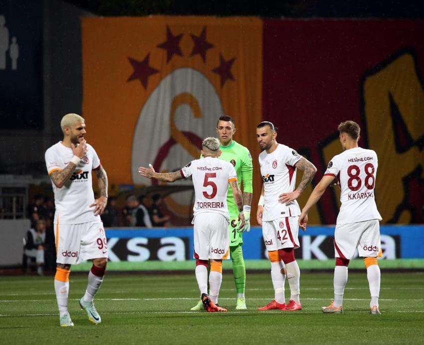 2-0'ın ardından Galatasaray'da 2 ayrılık! Biri Serie A devine imza attı diğeri kiralandı...