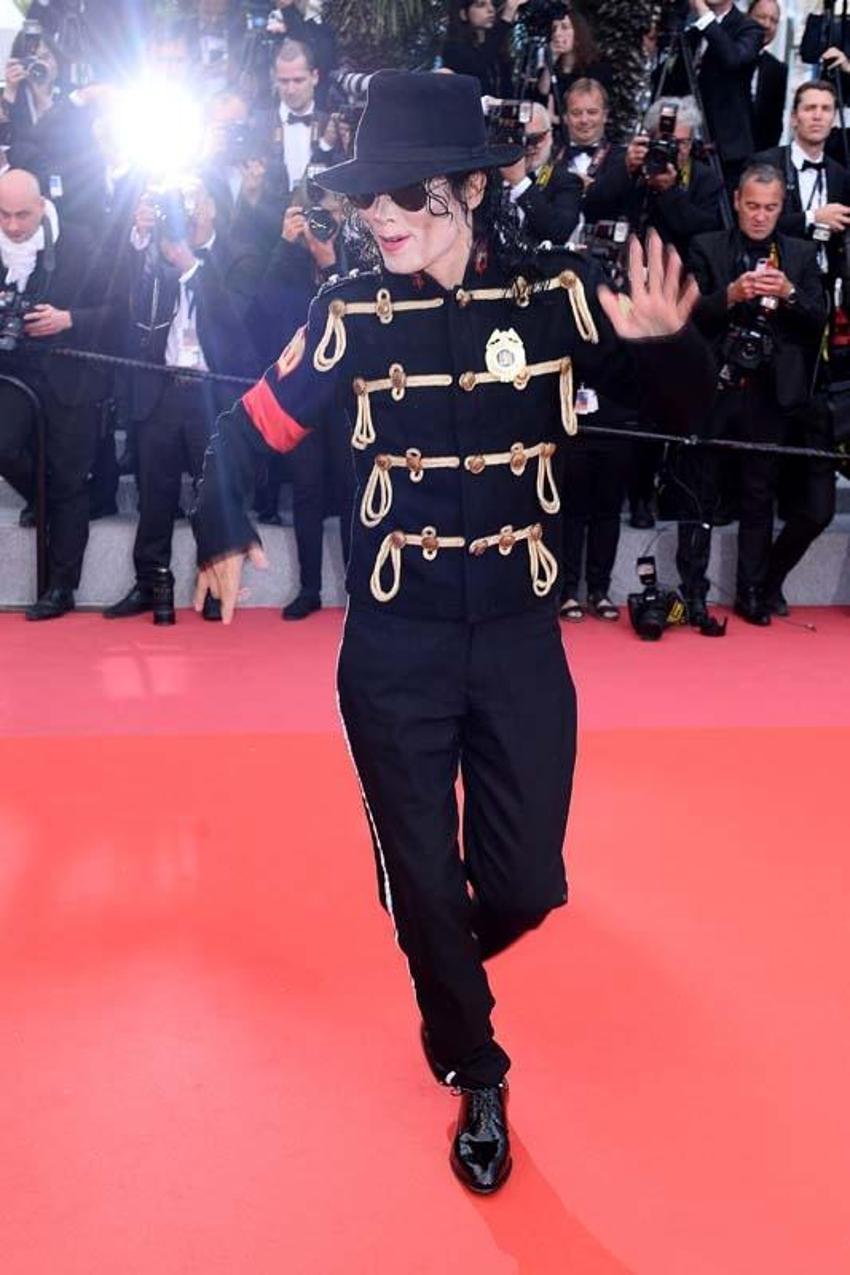Ünlü oyuncu Michael Jackson'ı çıplak gördüğünü itiraf etti!