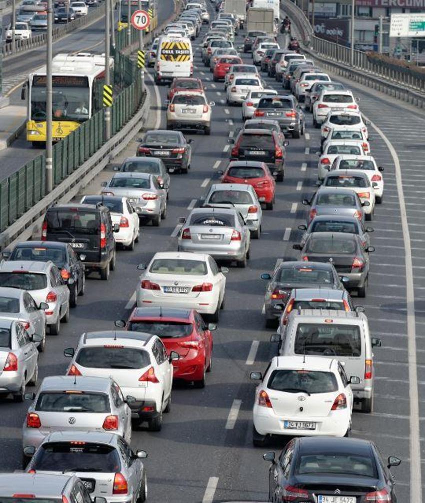 İkinci el ve sıfır araç fiyatları ile ilgili flaş açıklama! Yatırım aracı ile zam ilişkisi detayı