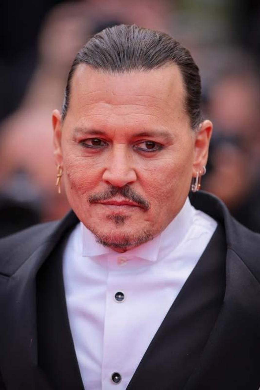 Johnny Depp'in dişleri geceye damga vurdu!