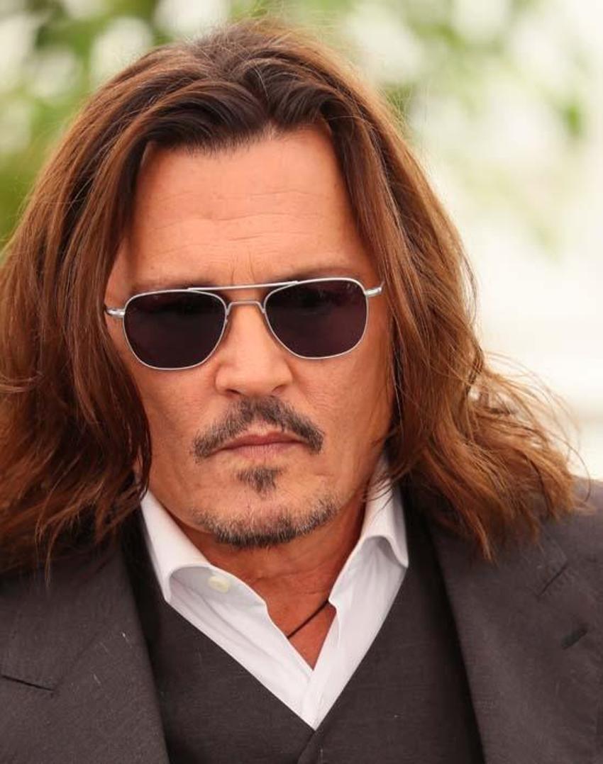 Johnny Depp'in dişleri geceye damga vurdu!