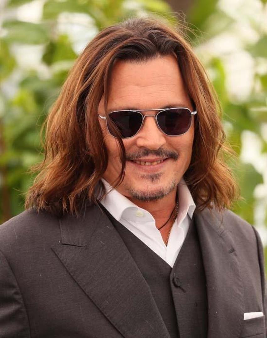 Johnny Depp'in dişleri geceye damga vurdu!