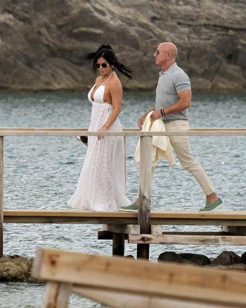 Jeff Bezos ve sevgilisinin aşk tatili!