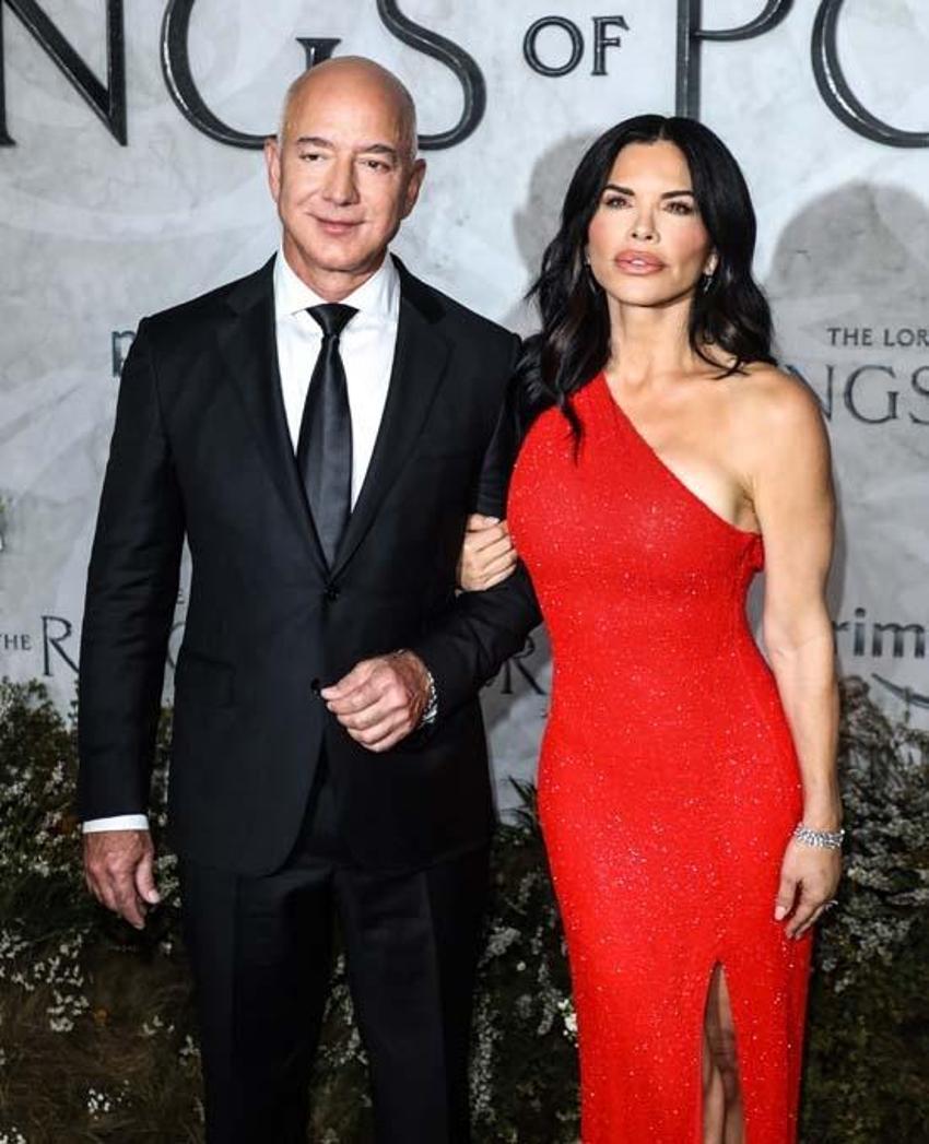 Jeff Bezos ve sevgilisinin aşk tatili!
