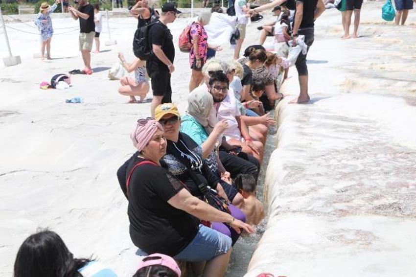 ‘Beyaz Cennet'e ziyaretçi akını! 