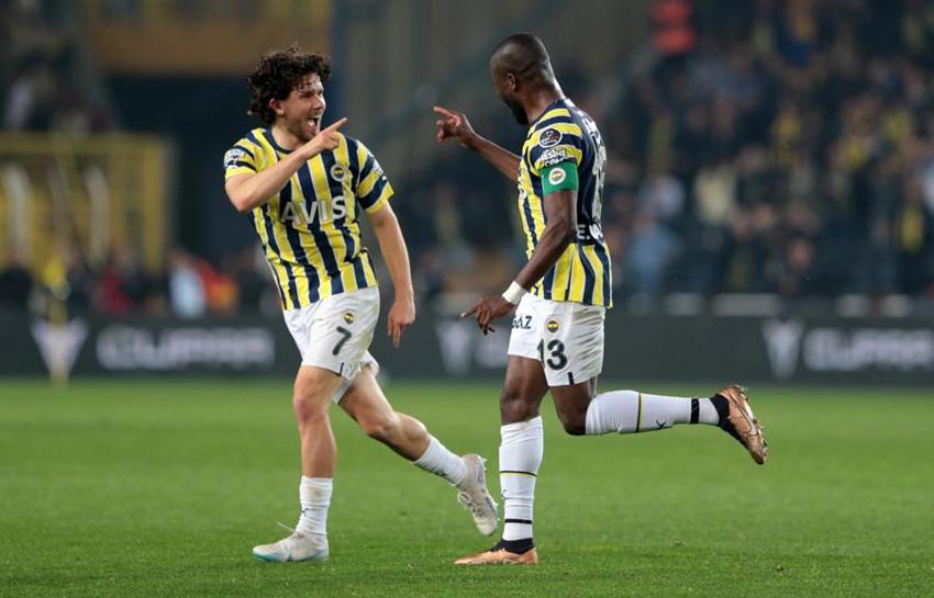 Wilfried Zaha'nın Ali Koç'tan istediği para şok etti! Ağabeyi Kadıköy'e gelip maç izledi ama...