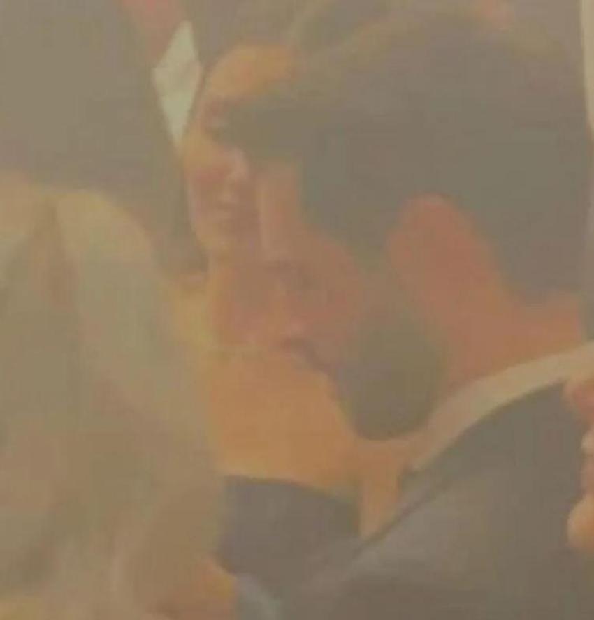 Hande Erçel mayolu pozunu paylaştı, beğeni ve yorum yağdı!