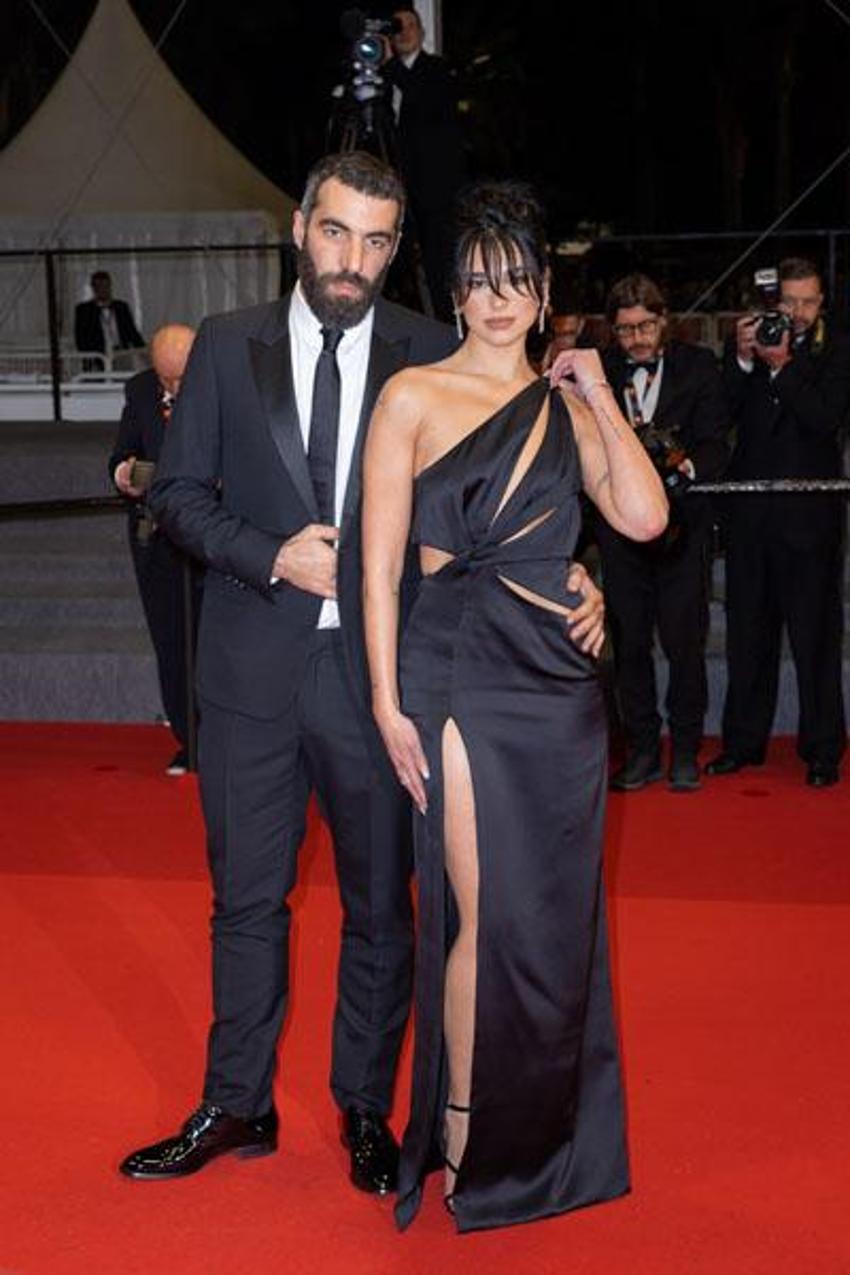 Dua Lipa, 14 yaş büyük sevgilisiyle ilk kez kırmızı halıda! Gözlerini alamadı