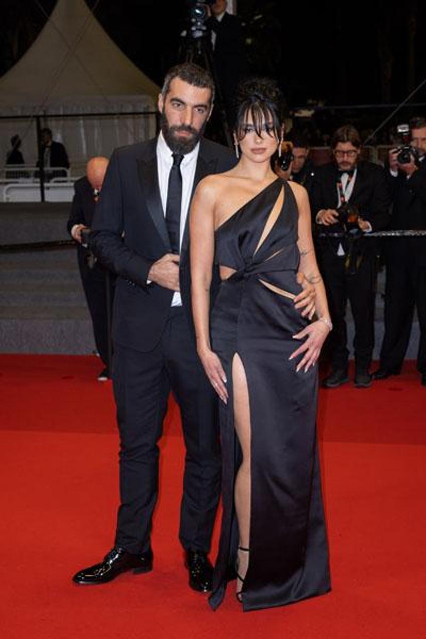 Dua Lipa, 14 yaş büyük sevgilisiyle ilk kez kırmızı halıda! Gözlerini alamadı