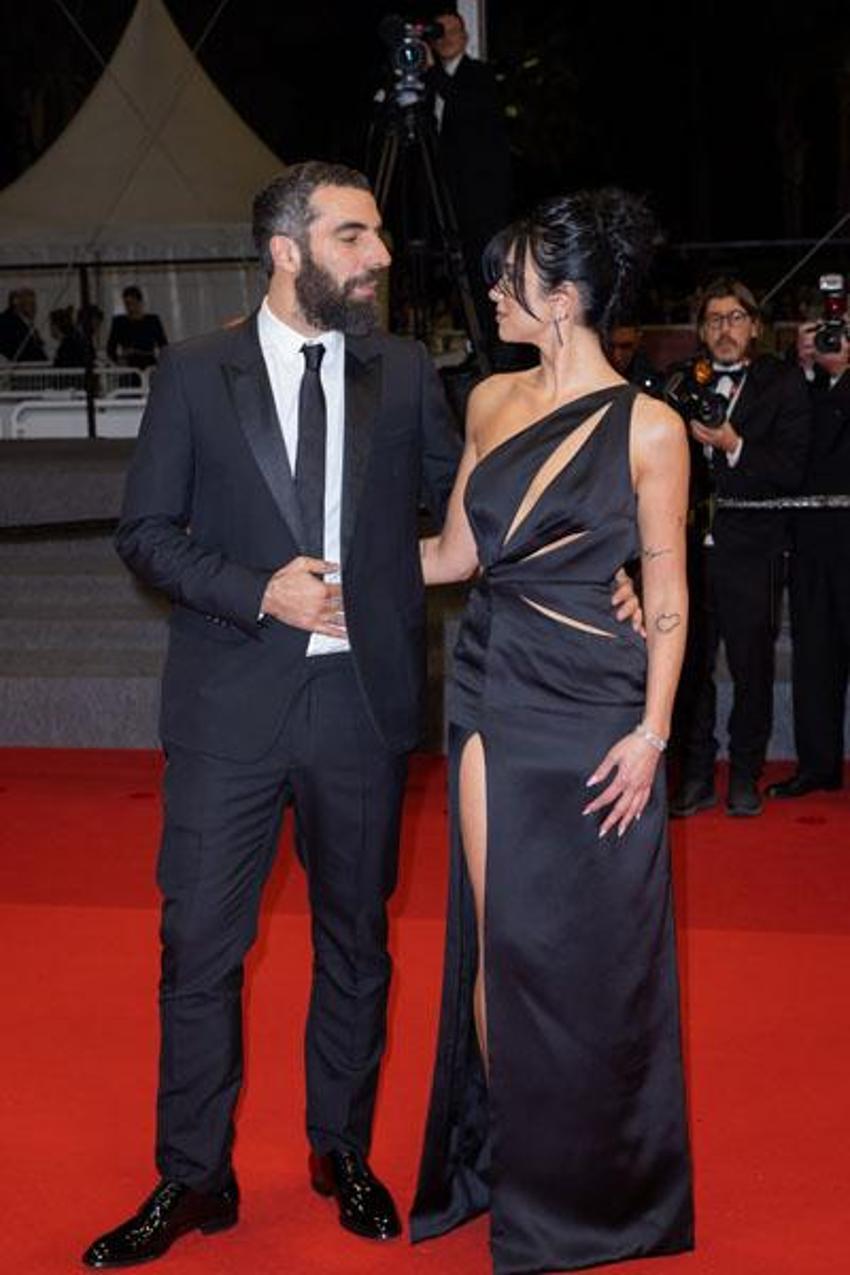 Dua Lipa, 14 yaş büyük sevgilisiyle ilk kez kırmızı halıda! Gözlerini alamadı