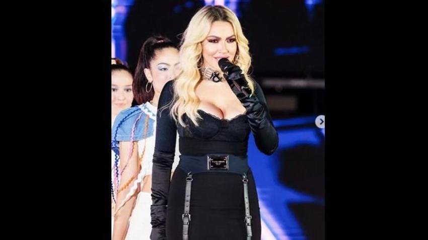 Hadise yine çok iddialı! Göğüs dekoltesinden vazgeçmiyor