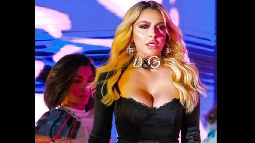 Hadise yine çok iddialı! Göğüs dekoltesinden vazgeçmiyor
