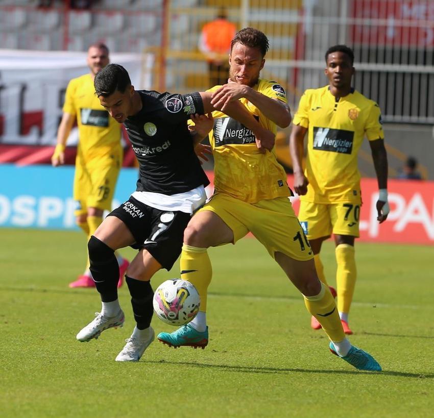 Süper Lig'de görülmemiş olay! Hakem Mete Kalkavan işin içinden çıkamadı