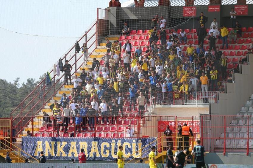 Süper Lig'de görülmemiş olay! Hakem Mete Kalkavan işin içinden çıkamadı